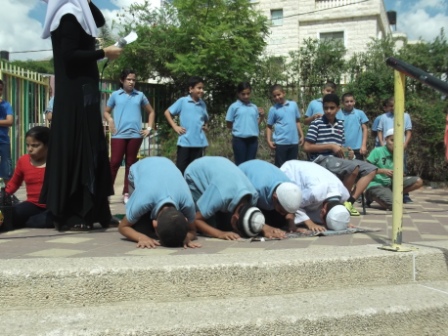   فعاليات عيد الأضحى المبارك ومراسم الحج في مد رسة ابن خلدون